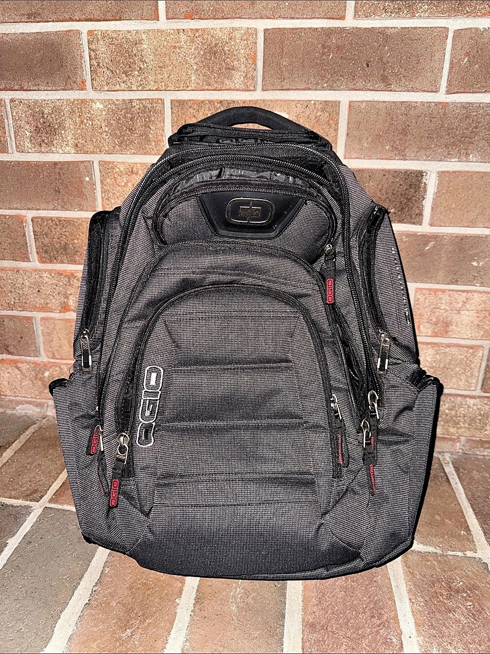 SwissGear Renegade 17 Black Backpack Like New
